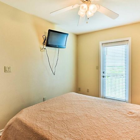 Spacious Port Aransas Condo Near Beach And Golfing Exterior photo